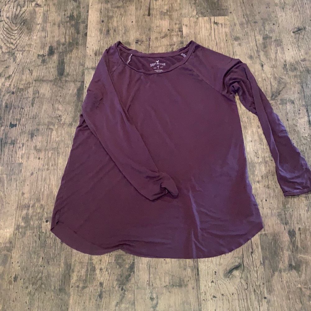 Women’s American Eagle long sleeve tee
